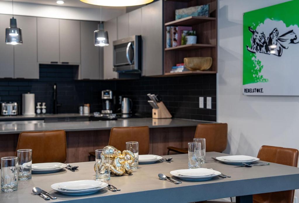 Revel In The Stoke By Revelstoke Vacations Appartement Buitenkant foto