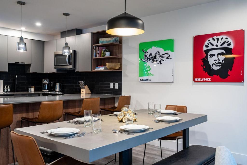 Revel In The Stoke By Revelstoke Vacations Appartement Buitenkant foto