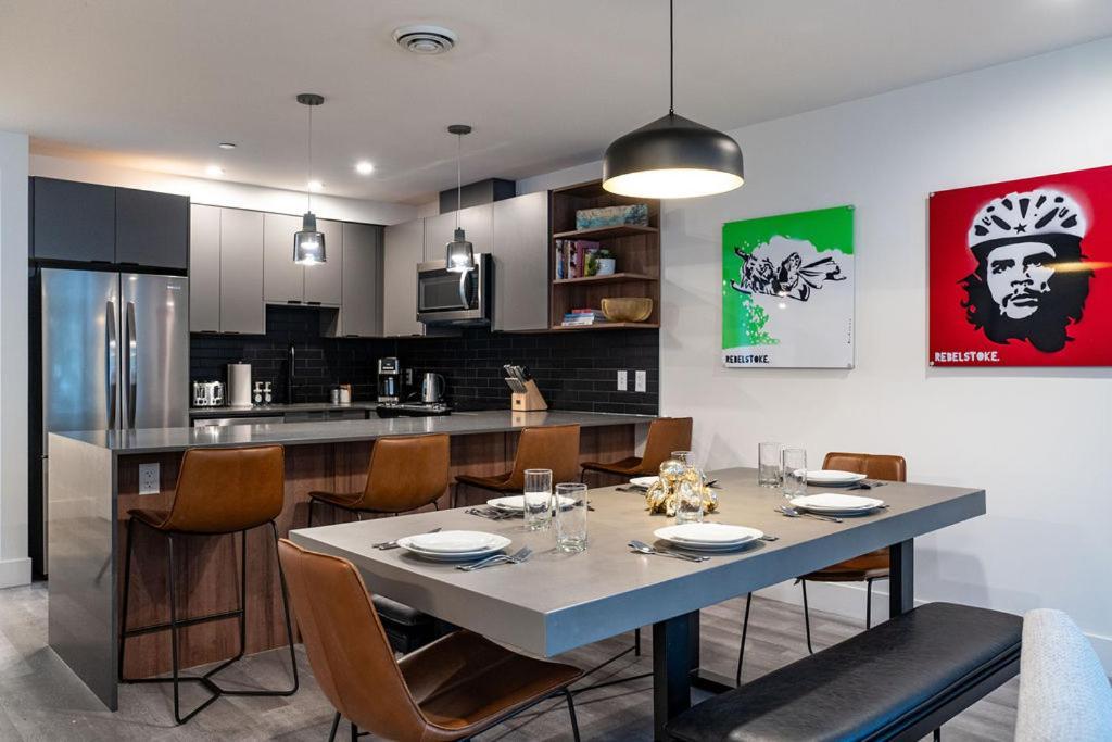 Revel In The Stoke By Revelstoke Vacations Appartement Buitenkant foto